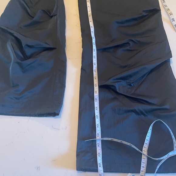 Forever  21 Toggle Woven  Parachute Pants in Black SIze Small - Picture 5 of 7